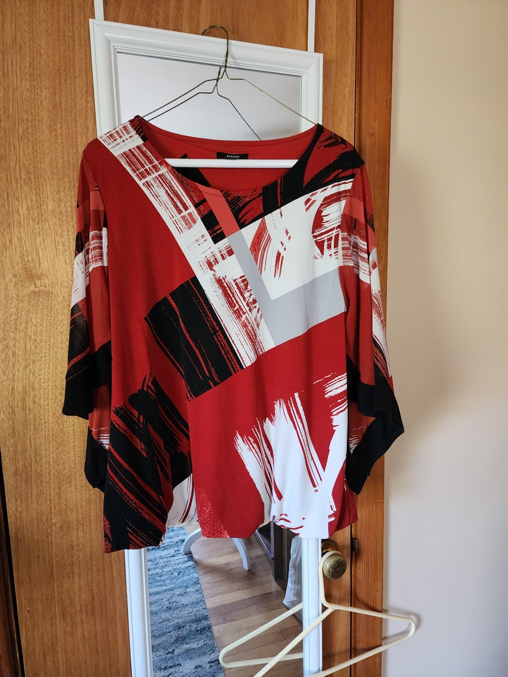 Alfani Red Abstract Brushstroke V-Neck Tunic with Black & White Accents Size M